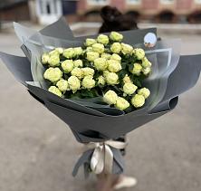Букет Белые кустовые розы Солинеро в Белоярском Ханты-Мансийского АО