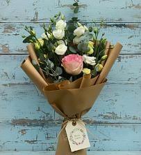 Букет цветов из:  Розы и Лизиантусы в Белоярском Ханты-Мансийского АО