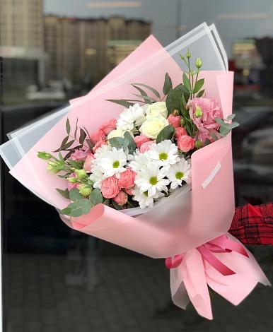 Букет цветов из: Розы, Лизиантусы и Хризантемы в Белоярском Ханты-Мансийского АО